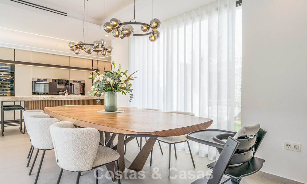 Villa de lujo modernizada y lista para entrar a vivir en venta en el corazón de Nueva Andalucía, Marbella 784126