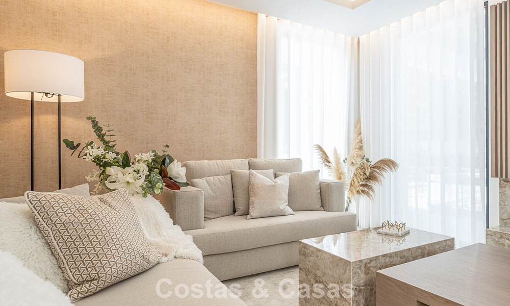 Villa de lujo modernizada y lista para entrar a vivir en venta en el corazón de Nueva Andalucía, Marbella 784128
