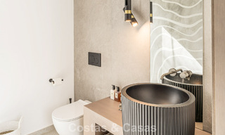 Villa de lujo modernizada y lista para entrar a vivir en venta en el corazón de Nueva Andalucía, Marbella 784129 