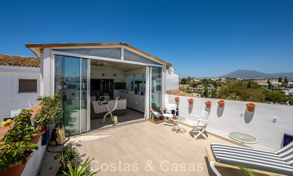 Exclusivo ático con vistas panorámicas en venta en el corazón de Puerto Banús, Marbella 784189