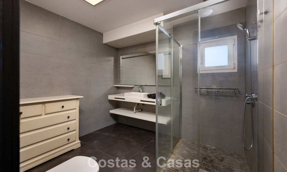 Exclusivo ático con vistas panorámicas en venta en el corazón de Puerto Banús, Marbella 784190