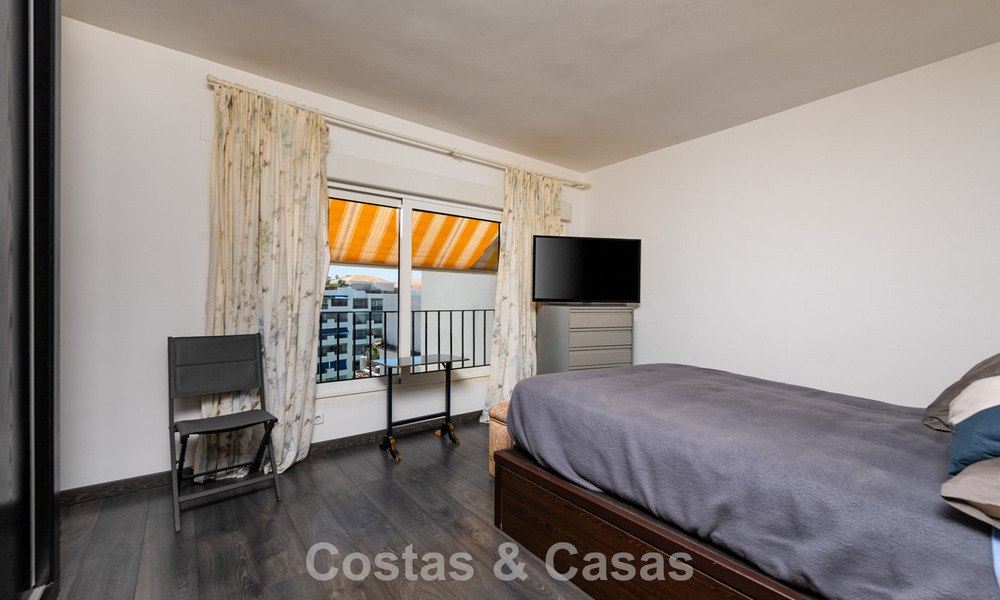 Exclusivo ático con vistas panorámicas en venta en el corazón de Puerto Banús, Marbella 784191