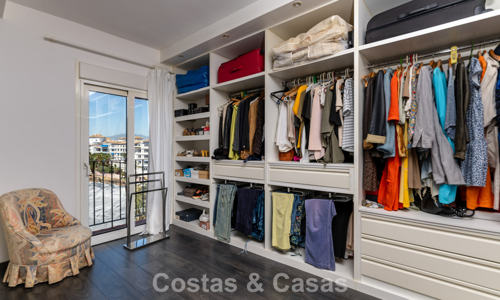 Exclusivo ático con vistas panorámicas en venta en el corazón de Puerto Banús, Marbella 784192