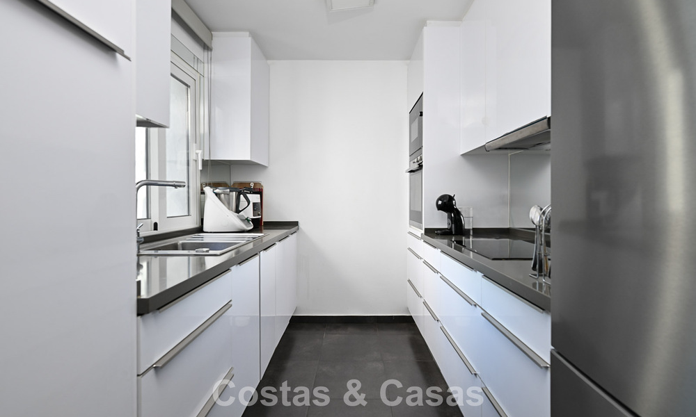 Exclusivo ático con vistas panorámicas en venta en el corazón de Puerto Banús, Marbella 784193