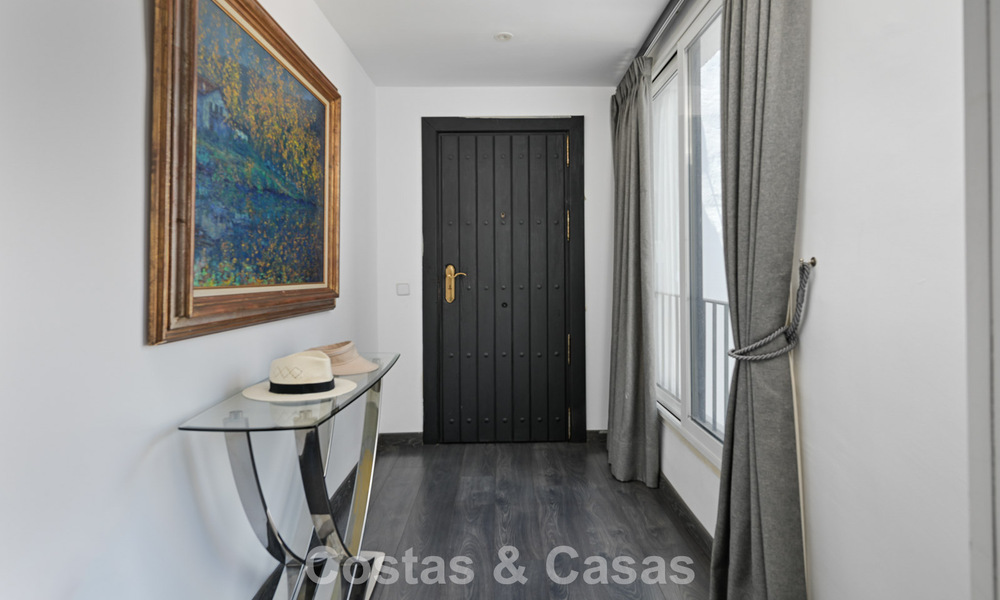 Exclusivo ático con vistas panorámicas en venta en el corazón de Puerto Banús, Marbella 784194