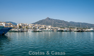 Exclusivo ático con vistas panorámicas en venta en el corazón de Puerto Banús, Marbella 784198 