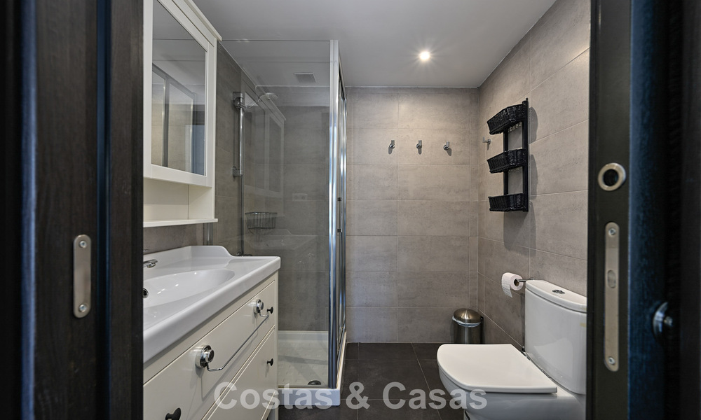Exclusivo ático con vistas panorámicas en venta en el corazón de Puerto Banús, Marbella 784200