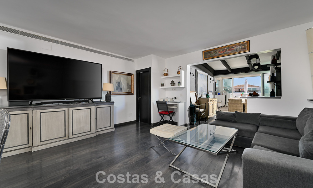 Exclusivo ático con vistas panorámicas en venta en el corazón de Puerto Banús, Marbella 784202