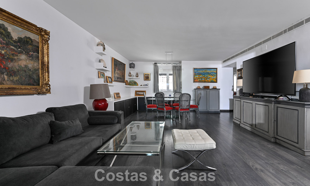 Exclusivo ático con vistas panorámicas en venta en el corazón de Puerto Banús, Marbella 784203