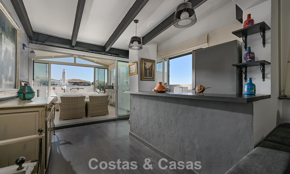 Exclusivo ático con vistas panorámicas en venta en el corazón de Puerto Banús, Marbella 784204