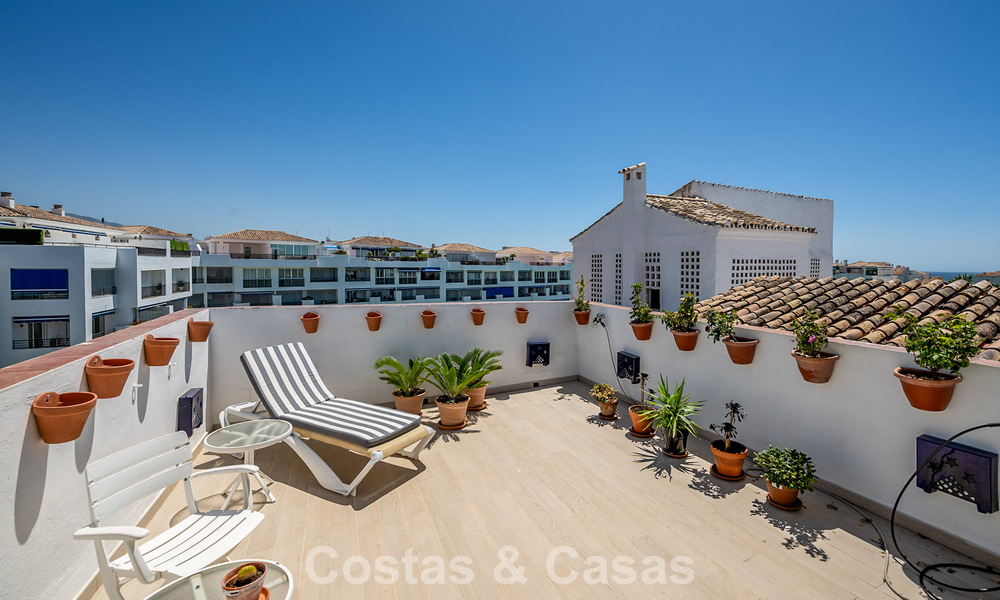 Exclusivo ático con vistas panorámicas en venta en el corazón de Puerto Banús, Marbella 784206