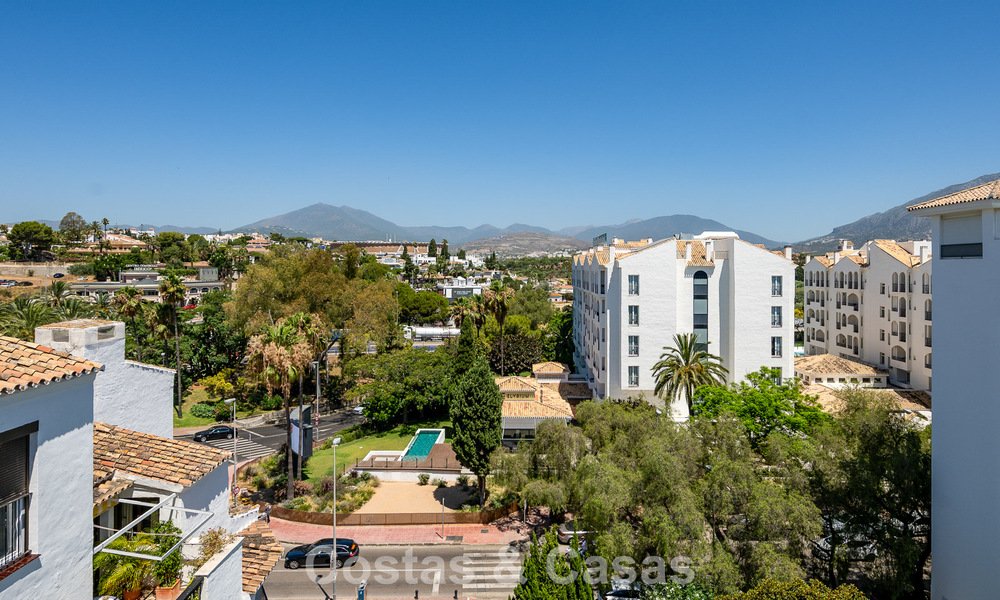 Exclusivo ático con vistas panorámicas en venta en el corazón de Puerto Banús, Marbella 784209