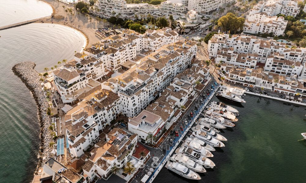 Amplio apartamento dúplex en venta con impresionantes vistas, en primera línea del puerto deportivo de Puerto Banús, Marbella 784169