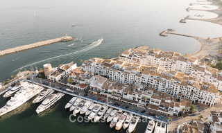Amplio apartamento dúplex en venta con impresionantes vistas, en primera línea del puerto deportivo de Puerto Banús, Marbella 784170 