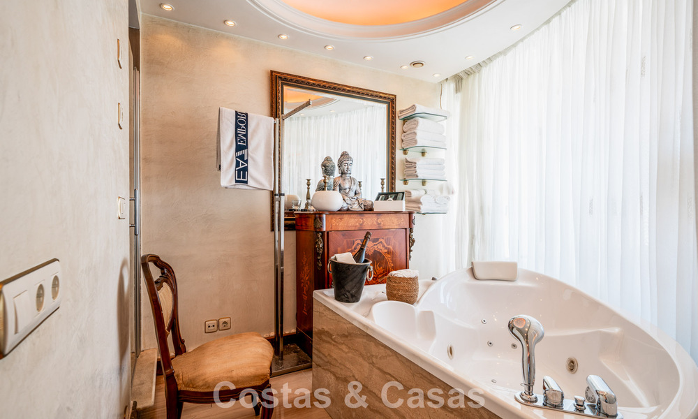 Amplio apartamento dúplex en venta con impresionantes vistas, en primera línea del puerto deportivo de Puerto Banús, Marbella 784175