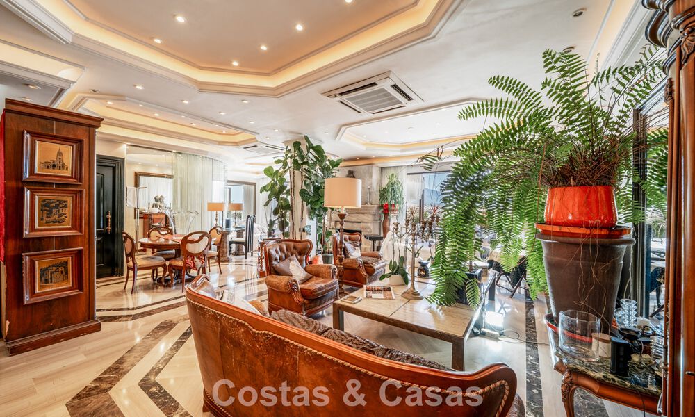 Amplio apartamento dúplex en venta con impresionantes vistas, en primera línea del puerto deportivo de Puerto Banús, Marbella 784176