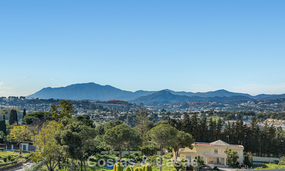 Lujoso apartamento de 3 dormitorios en venta con vistas panorámicas a la Milla de Oro de Marbella 784239