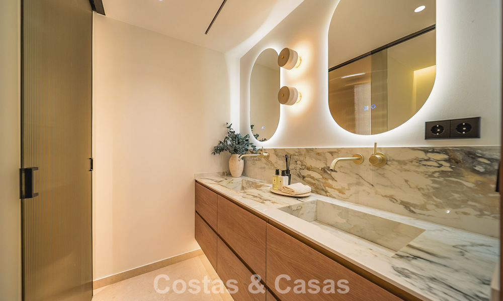 Lujoso apartamento de 3 dormitorios en venta con vistas panorámicas a la Milla de Oro de Marbella 784247