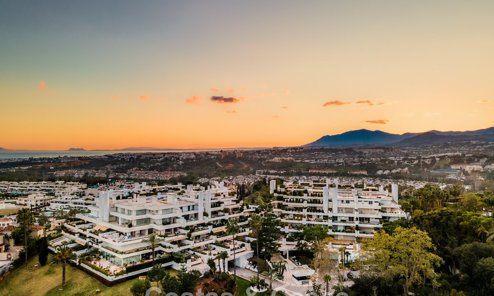 Lujoso apartamento de 3 dormitorios en venta con vistas panorámicas a la Milla de Oro de Marbella 784256