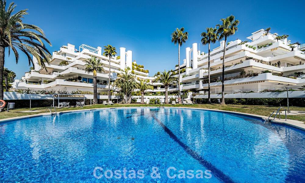 Lujoso apartamento de 3 dormitorios en venta con vistas panorámicas a la Milla de Oro de Marbella 784258