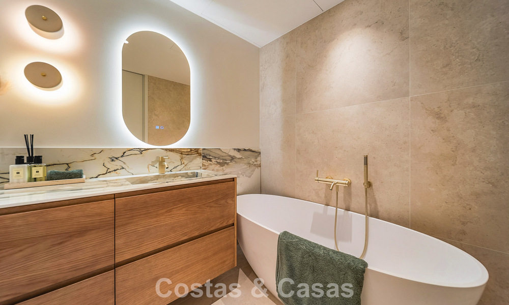 Lujoso apartamento de 3 dormitorios en venta con vistas panorámicas a la Milla de Oro de Marbella 784261