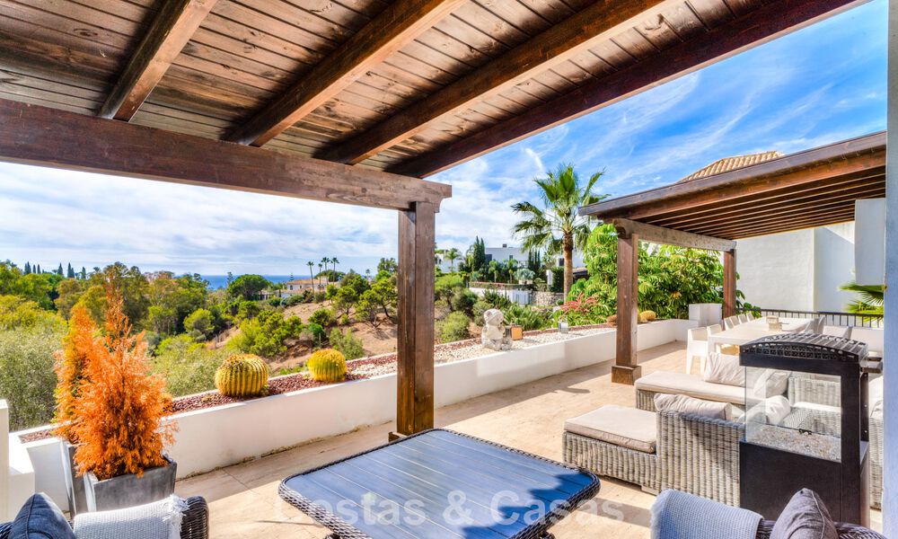 Impresionante villa mediterránea moderna en venta en un complejo seguro y exclusivo en la Milla de Oro de Marbella 784265
