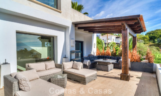 Impresionante villa mediterránea moderna en venta en un complejo seguro y exclusivo en la Milla de Oro de Marbella 784268 