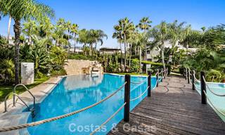 Impresionante villa mediterránea moderna en venta en un complejo seguro y exclusivo en la Milla de Oro de Marbella 784277 