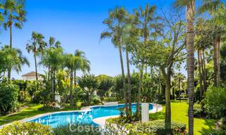 Impresionante villa mediterránea moderna en venta en un complejo seguro y exclusivo en la Milla de Oro de Marbella 784278 