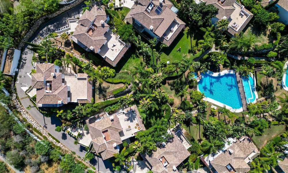 Impresionante villa mediterránea moderna en venta en un complejo seguro y exclusivo en la Milla de Oro de Marbella 784284