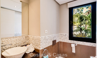 Impresionante villa mediterránea moderna en venta en un complejo seguro y exclusivo en la Milla de Oro de Marbella 784288 