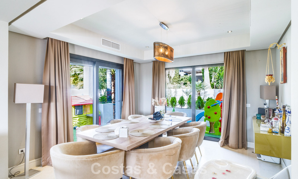 Impresionante villa mediterránea moderna en venta en un complejo seguro y exclusivo en la Milla de Oro de Marbella 784291