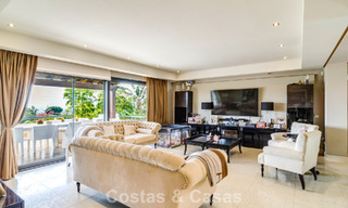 Impresionante villa mediterránea moderna en venta en un complejo seguro y exclusivo en la Milla de Oro de Marbella 784294 