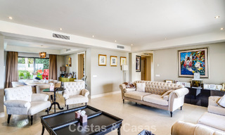 Impresionante villa mediterránea moderna en venta en un complejo seguro y exclusivo en la Milla de Oro de Marbella 784296 