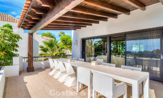 Impresionante villa mediterránea moderna en venta en un complejo seguro y exclusivo en la Milla de Oro de Marbella 784298 