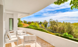 Impresionante villa mediterránea moderna en venta en un complejo seguro y exclusivo en la Milla de Oro de Marbella 784303 