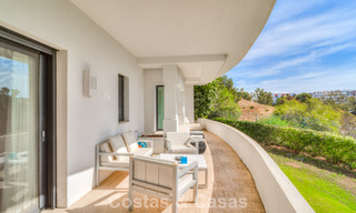 Impresionante villa mediterránea moderna en venta en un complejo seguro y exclusivo en la Milla de Oro de Marbella 784304 