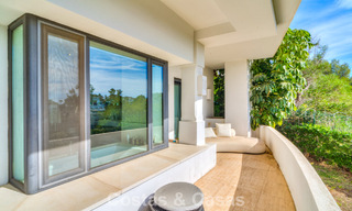 Impresionante villa mediterránea moderna en venta en un complejo seguro y exclusivo en la Milla de Oro de Marbella 784305 