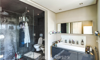 Impresionante villa mediterránea moderna en venta en un complejo seguro y exclusivo en la Milla de Oro de Marbella 784309 