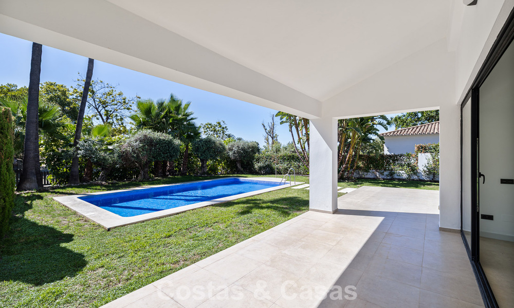 Villa con encanto mediterráneo y un toque moderno en venta cerca del centro de San Pedro, Marbella 784394