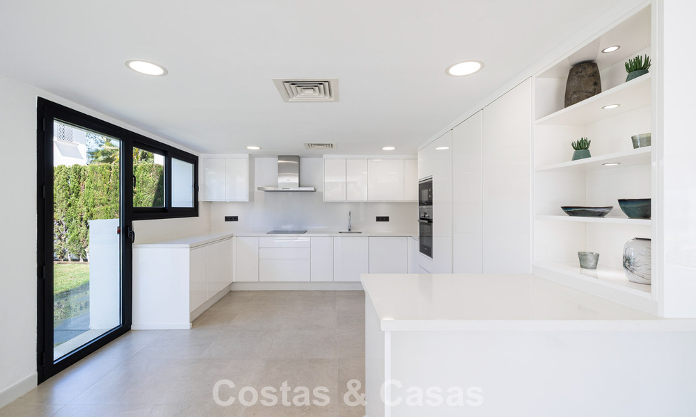 Villa con encanto mediterráneo y un toque moderno en venta cerca del centro de San Pedro, Marbella 784395