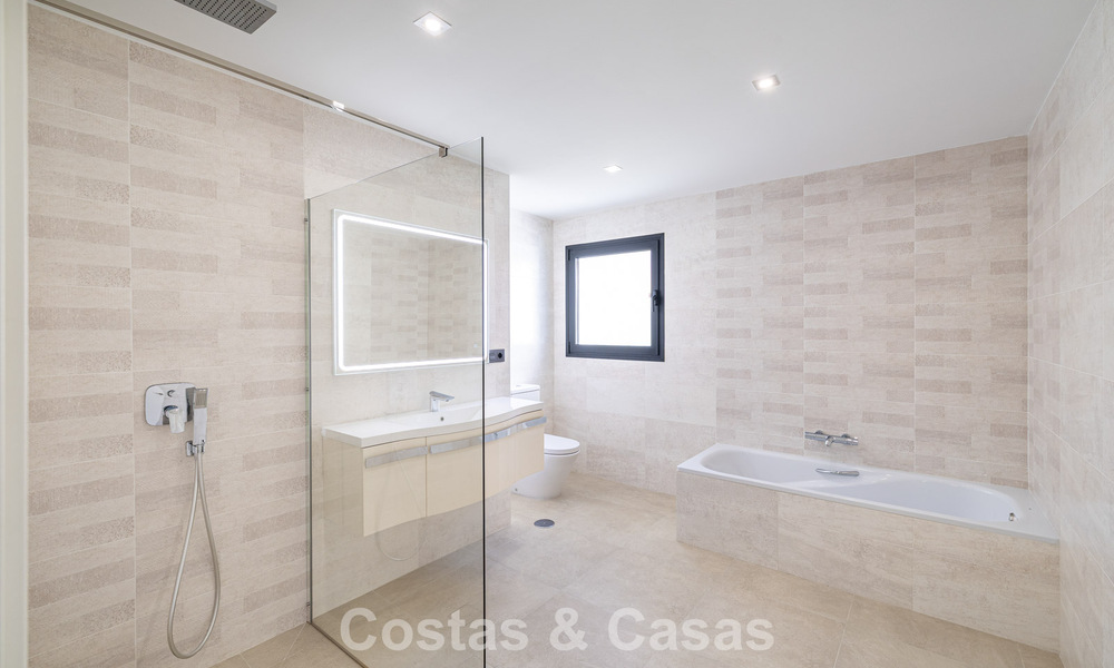 Villa con encanto mediterráneo y un toque moderno en venta cerca del centro de San Pedro, Marbella 784409