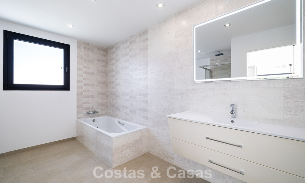 Villa con encanto mediterráneo y un toque moderno en venta cerca del centro de San Pedro, Marbella 784412