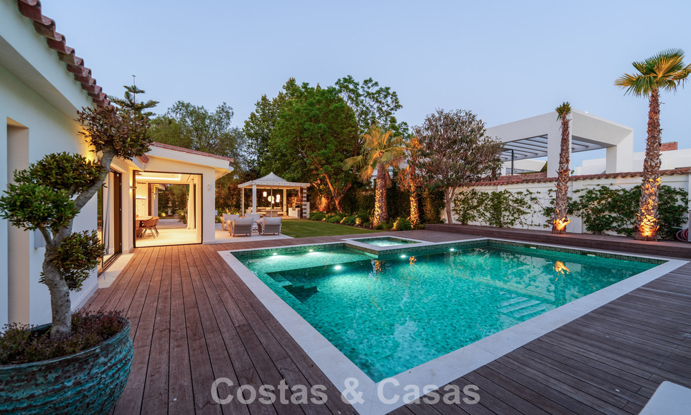 Exclusiva villa de una sola planta en venta a pocos pasos de la playa y todos los servicios en San Pedro y Puerto Banús, Marbella 784424