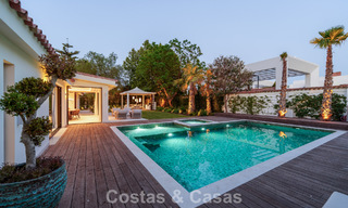 Exclusiva villa de una sola planta en venta a pocos pasos de la playa y todos los servicios en San Pedro y Puerto Banús, Marbella 784424 