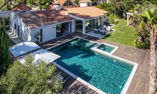 Exclusiva villa de una sola planta en venta a pocos pasos de la playa y todos los servicios en San Pedro y Puerto Banús, Marbella 784429 