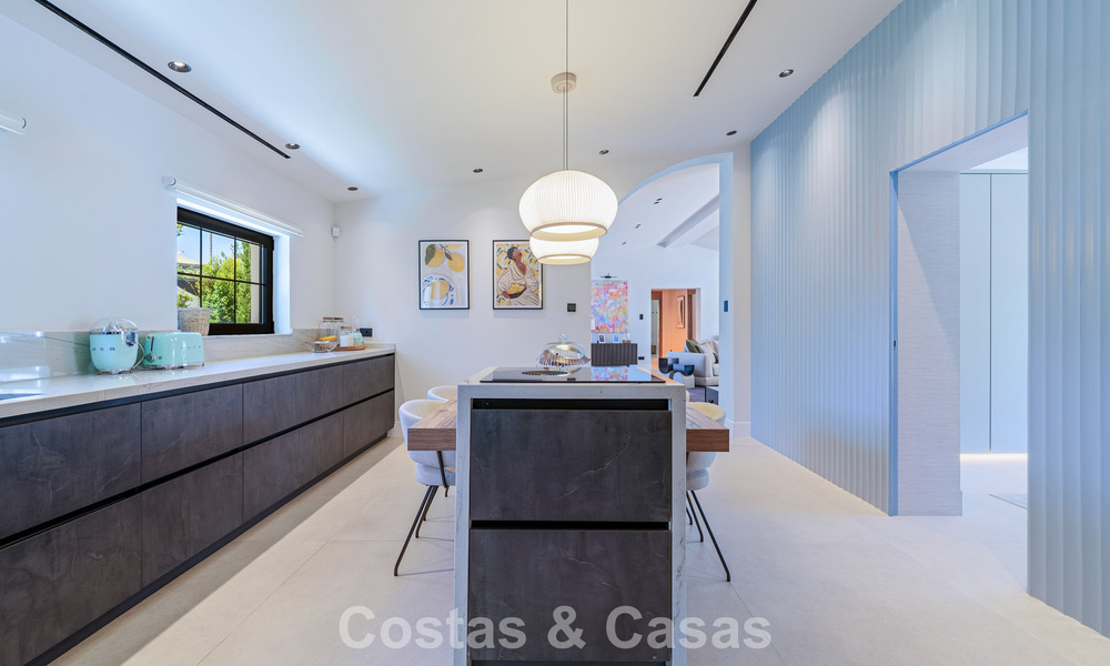 Exclusiva villa de una sola planta en venta a pocos pasos de la playa y todos los servicios en San Pedro y Puerto Banús, Marbella 784436