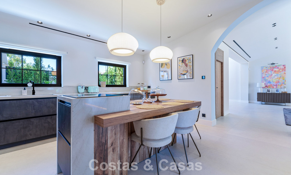 Exclusiva villa de una sola planta en venta a pocos pasos de la playa y todos los servicios en San Pedro y Puerto Banús, Marbella 784438