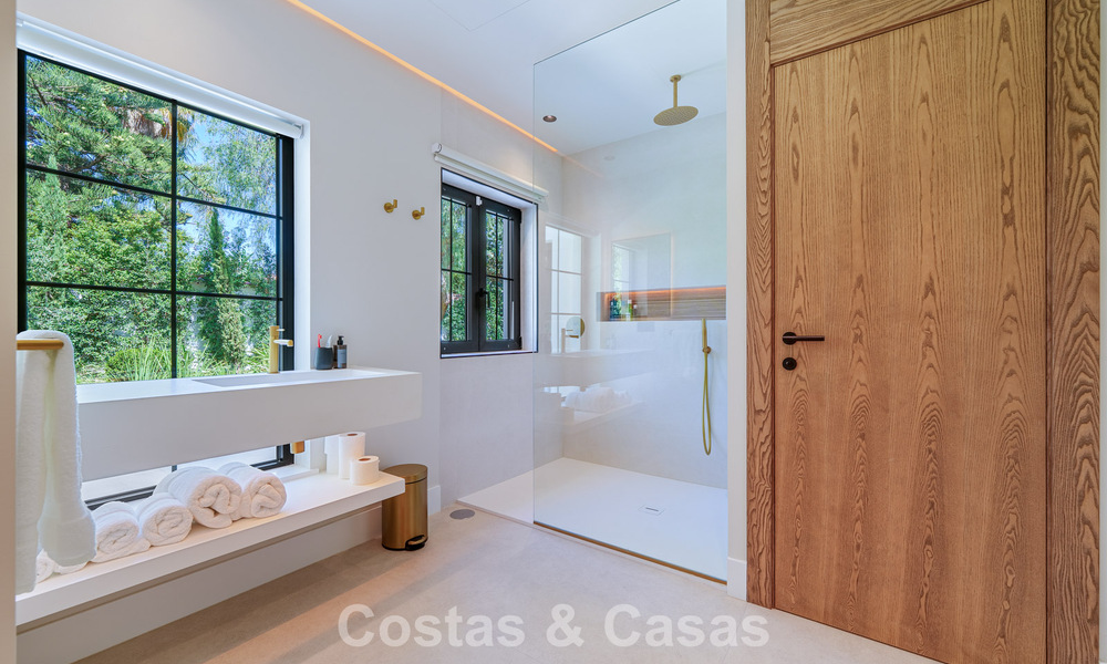 Exclusiva villa de una sola planta en venta a pocos pasos de la playa y todos los servicios en San Pedro y Puerto Banús, Marbella 784450