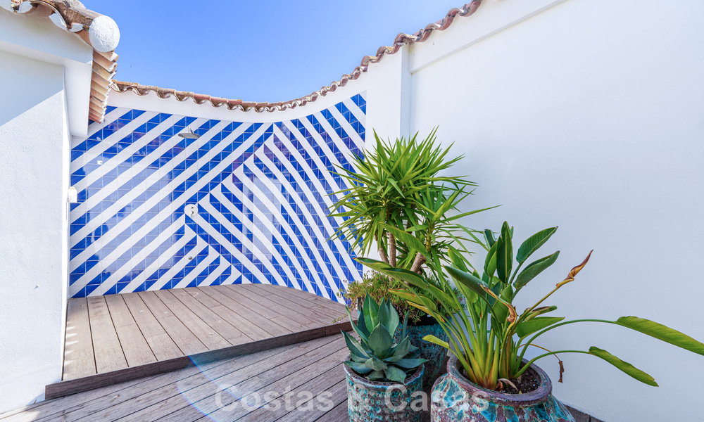 Exclusiva villa de una sola planta en venta a pocos pasos de la playa y todos los servicios en San Pedro y Puerto Banús, Marbella 784470